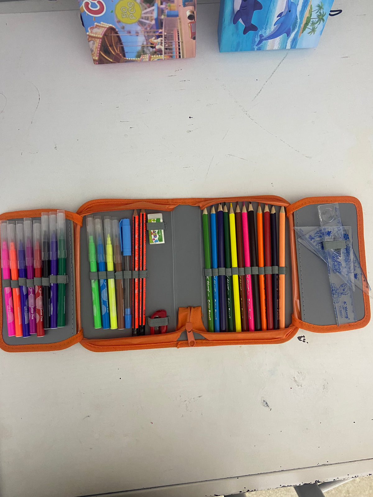 Coloring pens set with pencil case